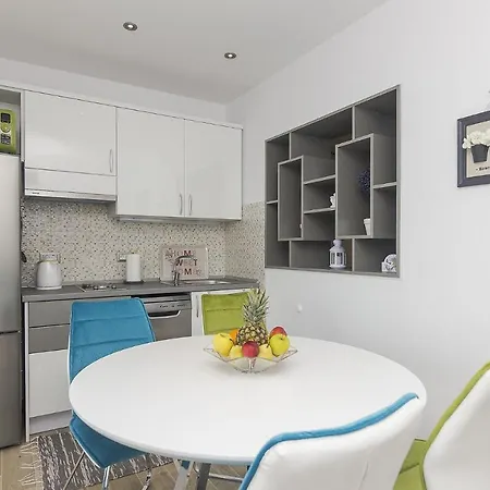 Apartment Sonja - 100 M From Sea Brela
